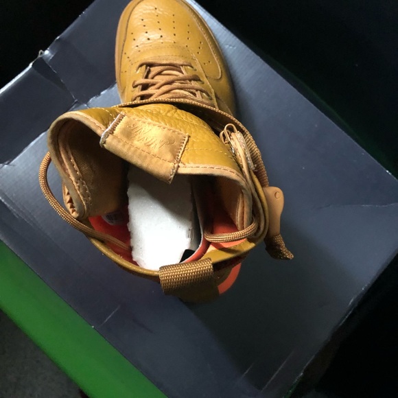 Nike Airforce 1s - Picture 5 of 6